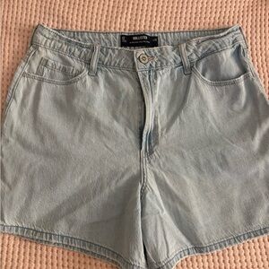 Women’s Hollister ultra high rise 90s shorts